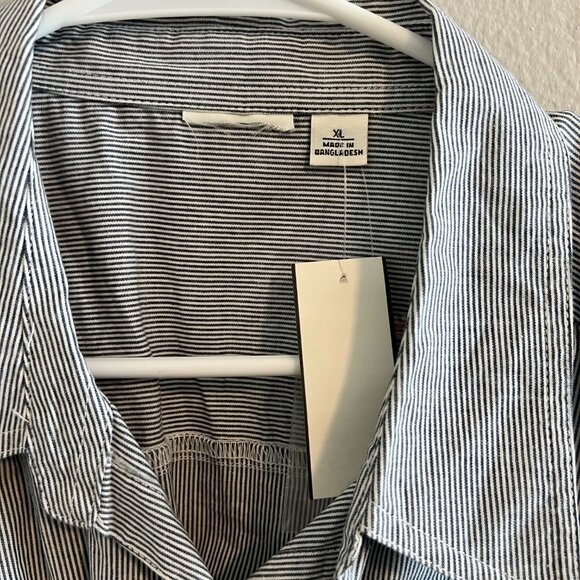 Women's Button Down Shirt with Belt - Sz XL (NWT) - Picture 2 of 9